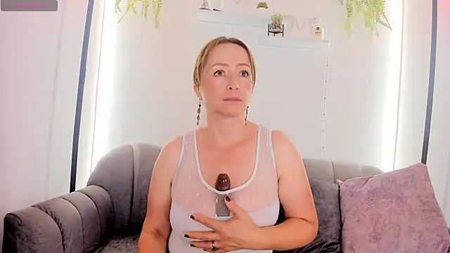 Giovanela_rose's Webcam Show