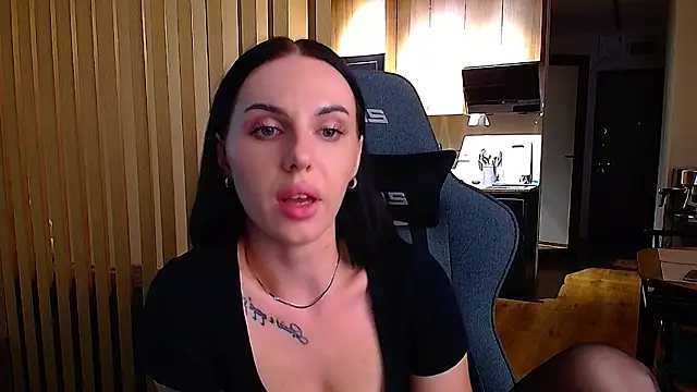 Pokazy przed kamerką – Mindblowing_Woman