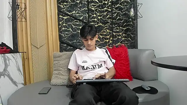 TaylerCruz's Webcam Show