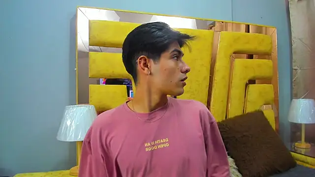 Show modela TaylerCruz na web-kameri