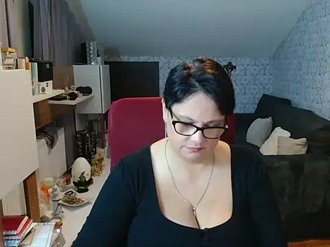 CallmeHellen4you's Live XXX Chat