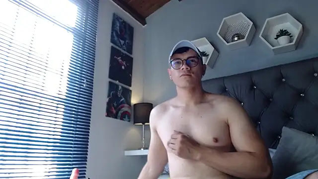 Show modela andy_estevez na web-kameri