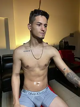Aaronsexroom Show in webcam