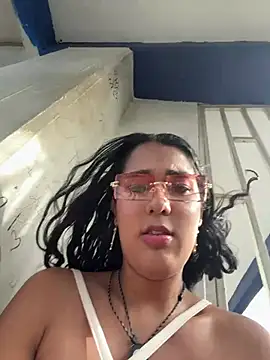 Show modela EmmaRoux_ na web-kameri