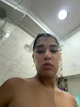 EmmaRoux_ Show in webcam
