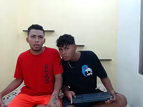 Show modela patrickvsnoah na web-kameri