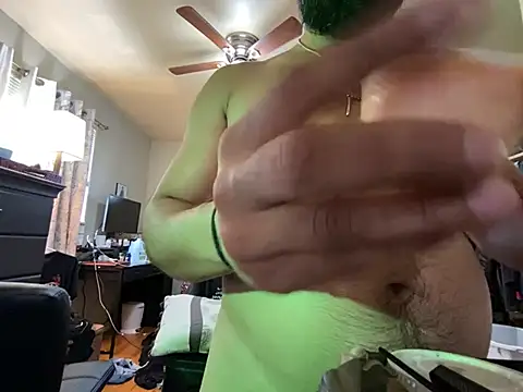 הופעת וובקאם של MikPapi