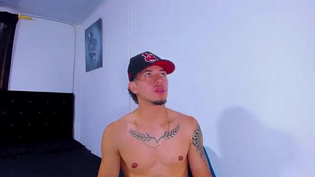 Mathiandluna333's Webcam Show