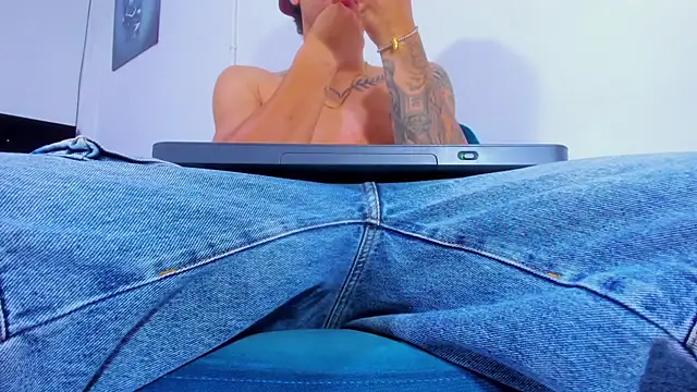 Mathiandluna333 webkamerás műsora