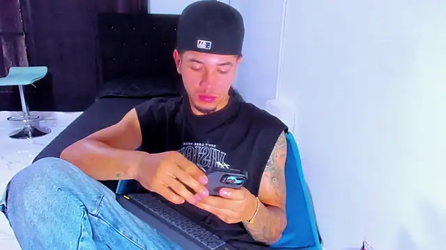 Mathiandluna333 webkamerás műsora