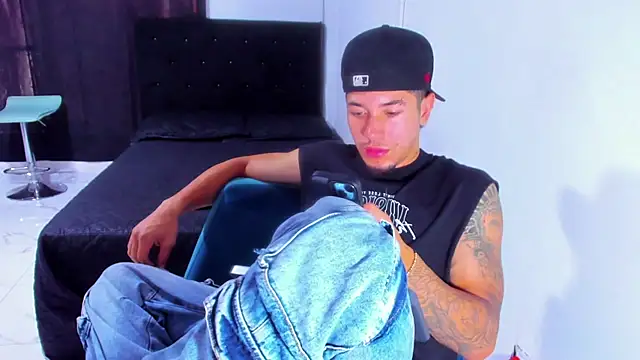 Mathiandluna333's Webcam Show