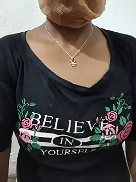 XXX chat uživo modela smamoni