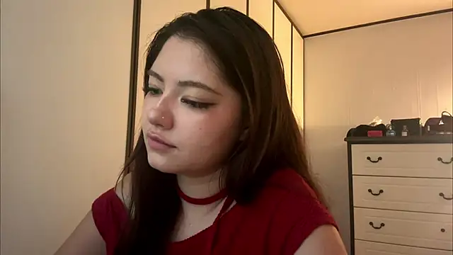 AnyaVibee webcam show