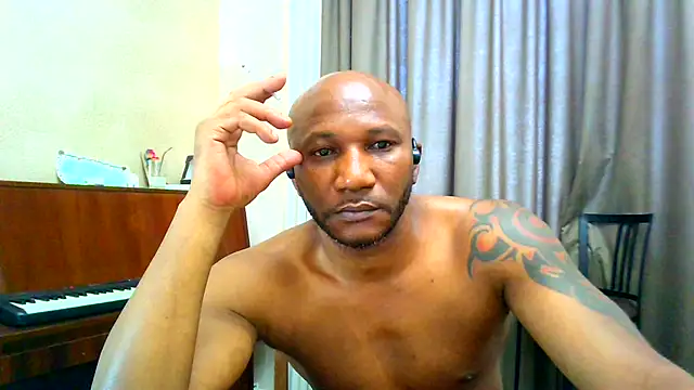 Choco_Man Show in webcam