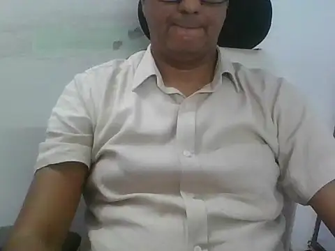 Show modela adiasianco na web-kameri