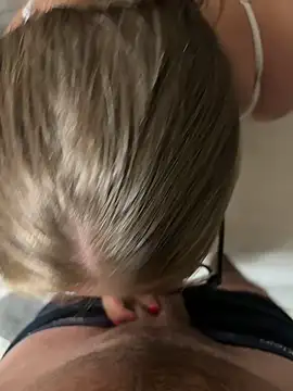 Show modela kaceyblu na web-kameri