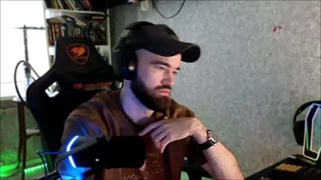 _Serious_Man Show in webcam