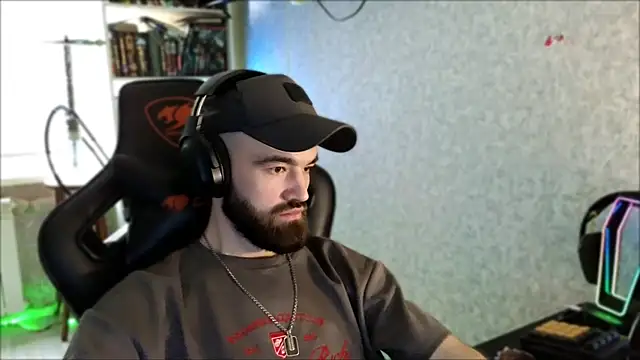 _Serious_Man Show in webcam