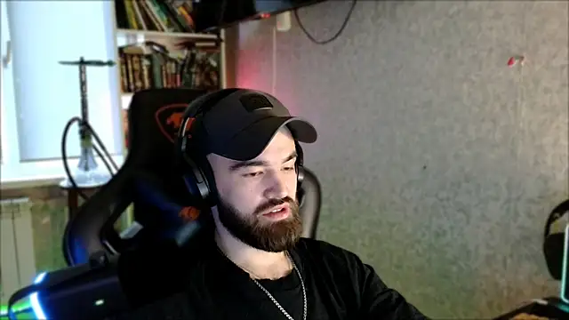 _Serious_Man Show in webcam