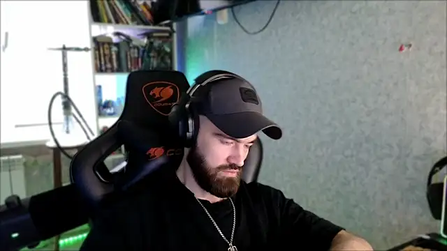 _Serious_Man Show in webcam