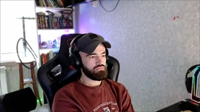_Serious_Man Show in webcam