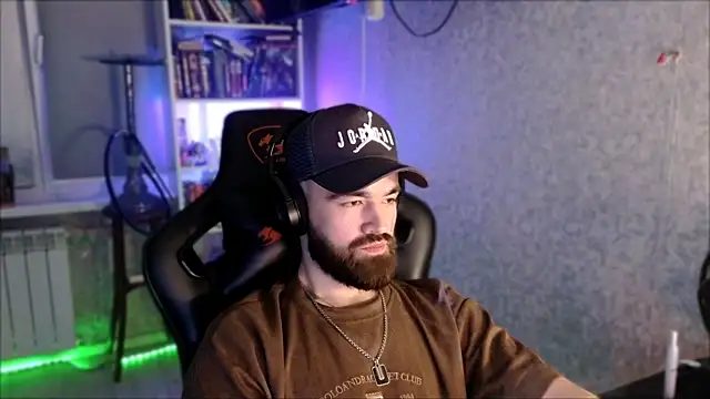 _Serious_Man Show in webcam