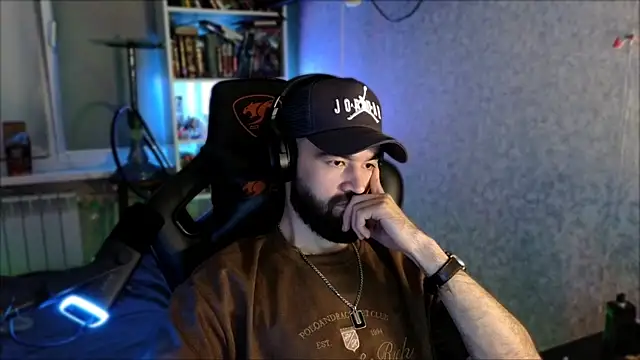 _Serious_Man Show in webcam