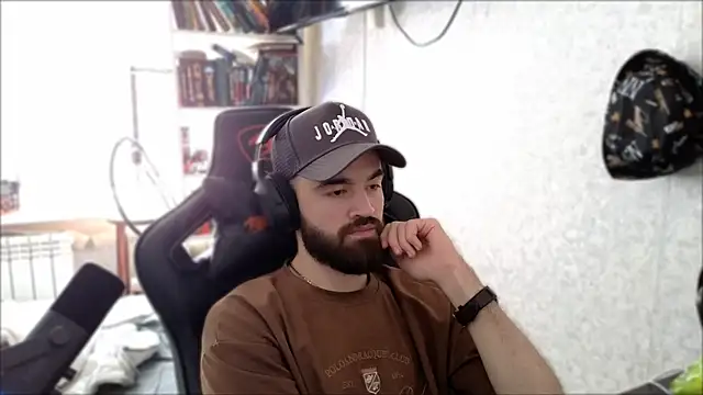 _Serious_Man Show in webcam