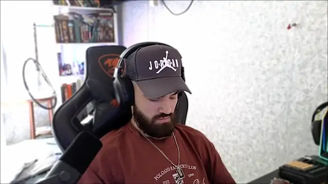 _Serious_Man Show in webcam