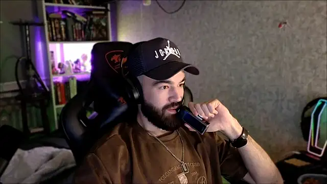 _Serious_Man Show in webcam