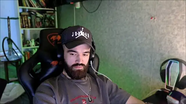 _Serious_Man Show in webcam