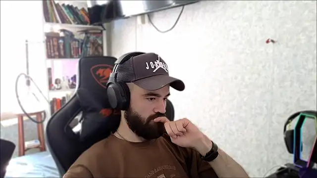 Show modela _Serious_Man na web-kameri