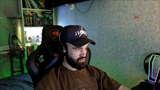 _Serious_Man Show in webcam