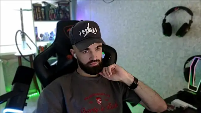 Show modela _Serious_Man na web-kameri