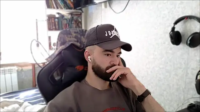 _Serious_Man Show in webcam