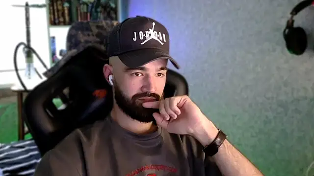 Show modela _Serious_Man na web-kameri