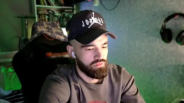הופעת וובקאם של _Serious_Man