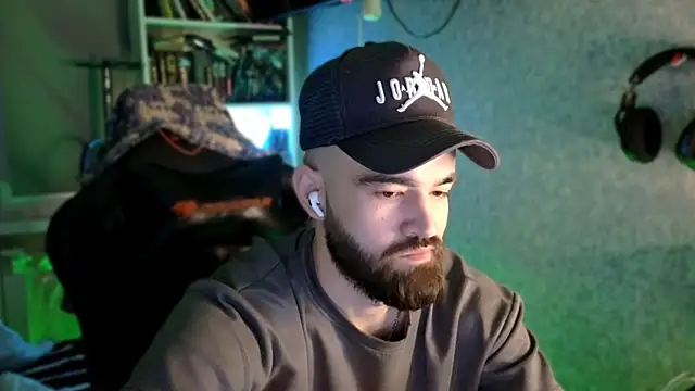 _Serious_Man Show in webcam