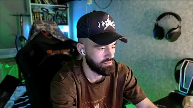 _Serious_Man Show in webcam