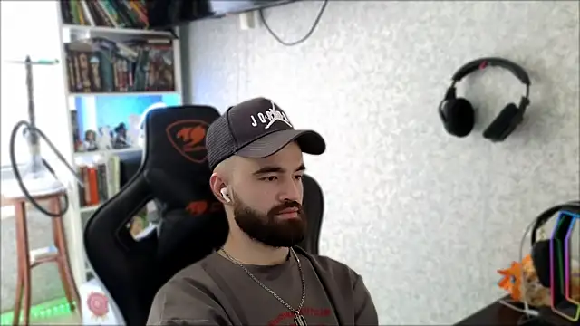 הופעת וובקאם של _Serious_Man