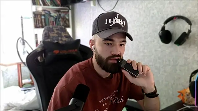 _Serious_Man Show in webcam
