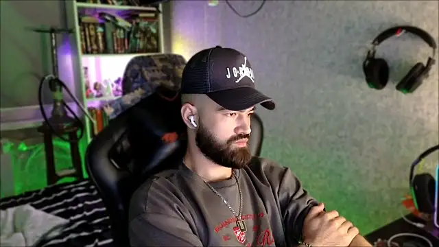 _Serious_Man Show in webcam