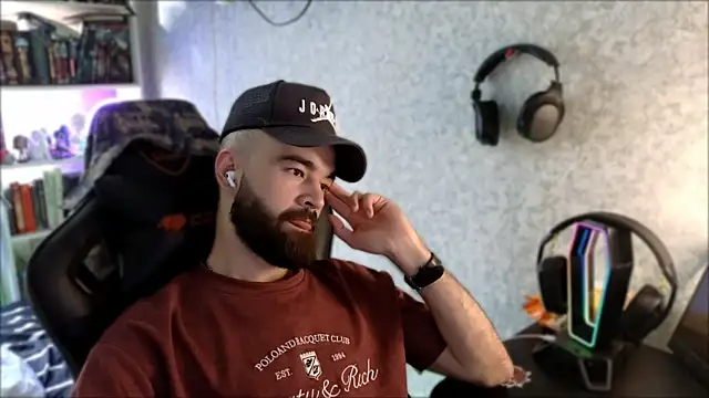 _Serious_Man webkamerás műsora