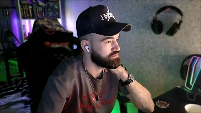 _Serious_Man Show in webcam