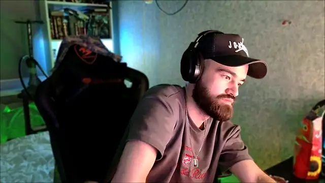 _Serious_Man Show in webcam