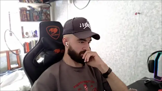 Show modela _Serious_Man na web-kameri