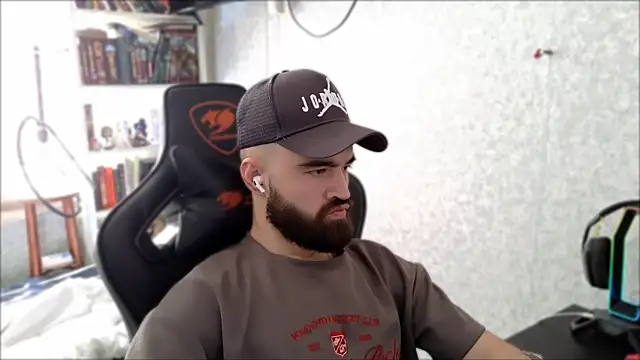 _Serious_Man Show in webcam