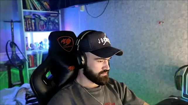 _Serious_Man Show in webcam