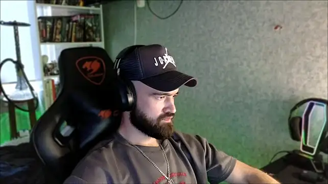 _Serious_Man Show in webcam