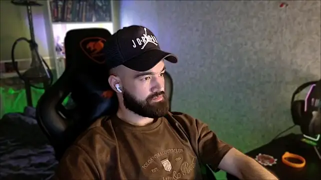 הופעת וובקאם של _Serious_Man